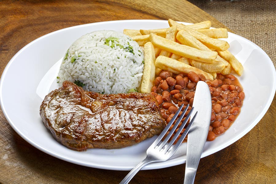 Refeições coletivas servidas para colaboradores de empresa